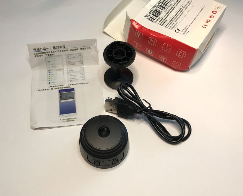 Mini Wi-Fi Camera Kit with Accessories Mini Wi-Fi camera set with accessories: USB cable, mounting bracket, Chinese manual, and box.