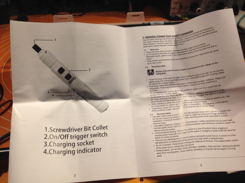 Instrukcja obsługi wkrętaka elektrycznego z opisem części.