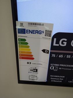 Etykieta energetyczna telewizora LG z klasą D i zużyciem energii.