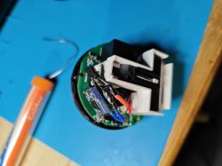 Interior of Tuya BSD29 UK Smart Plug Interior of Tuya BSD29 UK smart plug with visible electronic components.