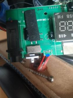 MediaTech Boombox BT MT3145: How to Charge Device Bypassing Micro USB Port?