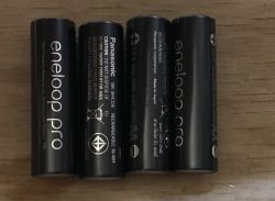 Tania i lekka wkrętarka na uniwersalne bity zasilana bateriami AA