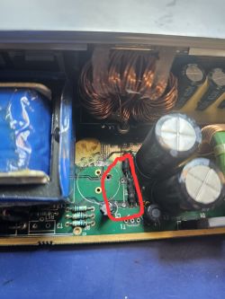 Zamienniki i uszkodzenia w przetwornicy Dometic con2135000 - T3, T1, rezystory