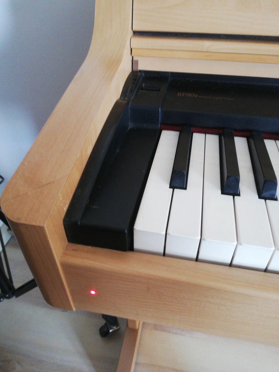 Dlaczego pianino Roland HP103e przestało działać? elektroda.pl