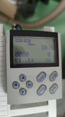 [Rozwiązano] Falownik Lenze 8200 Vector. Brak gotowości do pracy.