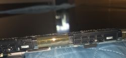 Hisense 65U6NQ - pionowe pasy i żółty proszek przy matrycy, zalanie czy COF?