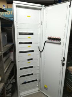 [Sprzedam] Szafa rozdzialnia rozdzialnica elektryczna Moeller