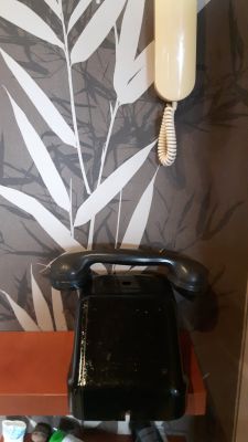 Stary aparat telefoniczny przerobiony na domofon Stary aparat telefoniczny przerobiony na domofon