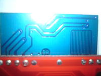 Czy karoseria Opla Astry wpływa na zasięg pilota autoalarmu?