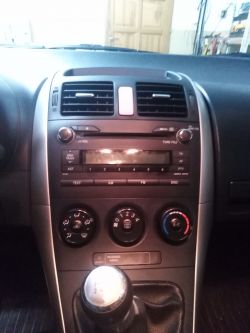 Toyota Yaris 2007r. radio nie zmienia programów i nie wyłącza się.