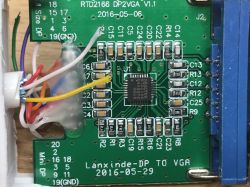 Wnętrze trzech różnych przejściówek Mini Display Port na VGA Wnętrze trzech różnych przejściówek Mini Display Port na VGA