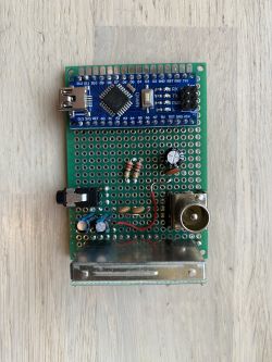 DIY-TEF6686-Schaltung mit Arduino Nano v3 auf einem Prototyp-Board.