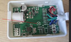 Close-up of the inside of an electronic device with a printed circuit board and a capacitor.