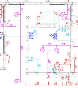 Fragment planu instalacji elektrycznej z zaznaczonymi włącznikami schodowymi nr 4