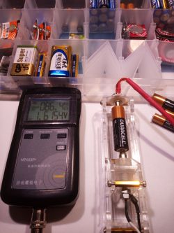 What is the capacity of a R6 AA 1.5V alkaline battery?