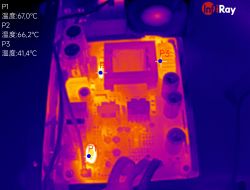 Wnętrze zasilacza Eventek KPS3010D