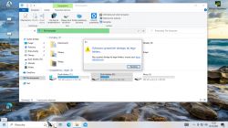 Zrzut ekranu menedżera plików Windows z komunikatem o odmowie dostępu do lokalnego dysku (D.