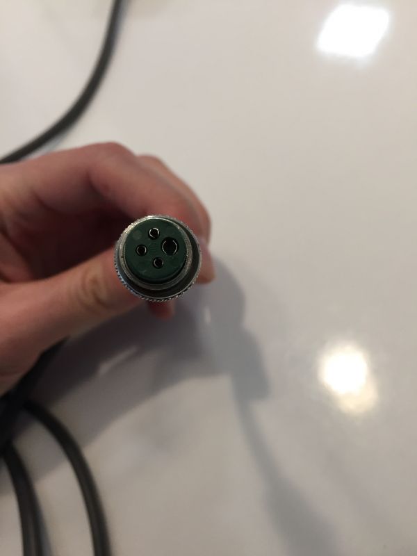 Gniazdo 3+1 Pin - Szukam gniazda 4 pinowy, w tym jeden PIN większy