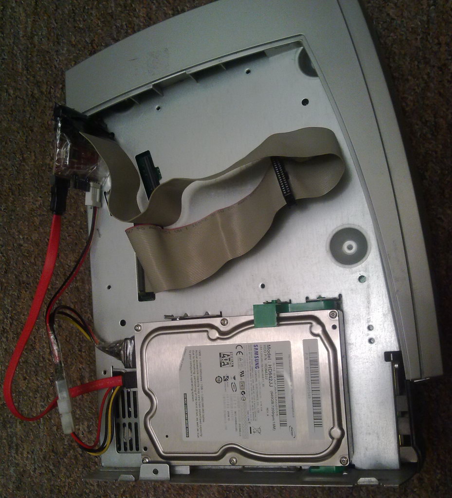 Jak podłączyć napęd optyczny do Compaq IPAQ Desktop z nietypowym ...