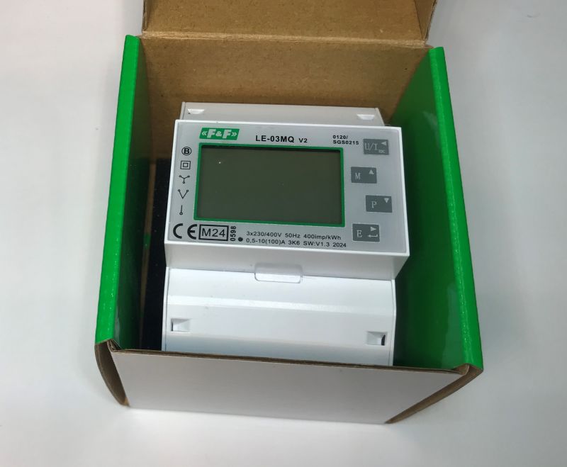 Jednofazowy licznik energii LE-03MQ V2 w pudełku