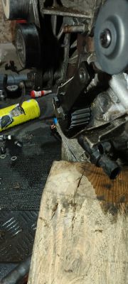 Zdjęcie silnika Fiat Bravo 1.4 podczas wymiany rozrządu.