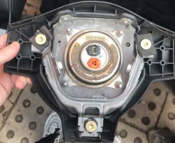 Corolla E12 2005 - zamiennik poduszki kierowcy, czy pasuje inny model?