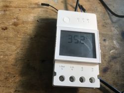 Sonoff THR320D Thermostat with Temperature Display Sonoff THR320D thermostat with display showing a temperature of 35.2°C.