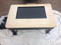 Stolik do kawy z możliwością odtwarzania gier