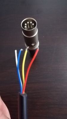 Podłączenie pedału wtyczki DIN 5 do pianina TG8815