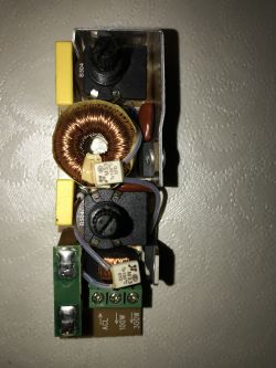 Dimmer HY-3360B - Ciągłe świecenie źródeł światła i brak reakcji na regulację potencjometrami