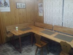 Stół i ławki do kuchni. Drewno i stal Stół i ławki do kuchni. Drewno i stal