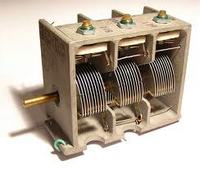 Początki elektroniki - cz.4 Kondensatory, łączenie kondensatorów Początki elektroniki - cz.4 Kondensatory, łączenie kondensatorów