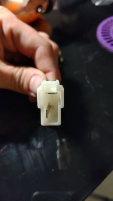 Jak podłączyć czujnik obrotów do obrotomierza w Oplu Kadett Diesel?