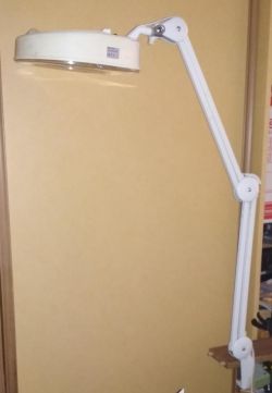 Warsztatowa lampa z lup± - prezentacja Warsztatowa lampa z lup± - prezentacja