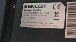 Etykieta informacyjna ekspresu Sencor SES 7220BK z danymi technicznymi
