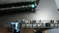 HP LaserJet serii 8150 - Papier nie wychodzi do końca