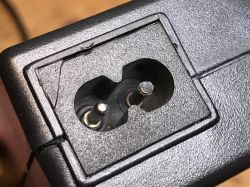 Naprawa 30 zasilaczy do laptopa - przegląd popularnych usterek