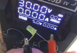 "Nowoczesny" (?) zasilacz laboratoryjny YIHUA 3005D-IV z USB, Quick Charge, enkodery