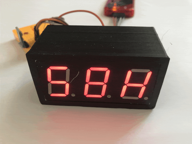 PIC18F2550 thermometer/hygrometer with AHT20 - part 2, ADC, brightness control, housing