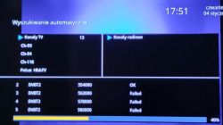 Ekran telewizora z wynikami automatycznego wyszukiwania kanałów.