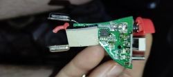 Płytka drukowana z elektroniką rozdzielacza gniazda zapalniczki samochodowej Maclean MCE218