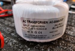 Prostownik Automatyczny VOLT MOBI 6A - ostrzeżenie dla użytkowników.