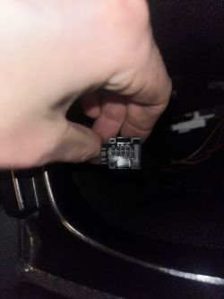 Szukam schematu kostki UHI do Mercedes W211 2005 przedlift - wejście telefon