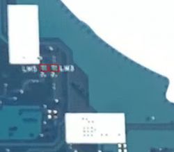 Fragment płyty głównej laptopa z zaznaczonymi filtrami LM3 i LM5.