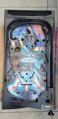 Renowacja Flipera Mission Alpha: poszukiwanie części, renowacja elektroniki, malowanie