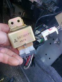 Mitsubishi Galant 2.0 95r. - Zwarcie przy rozruchu, czarny przewód z niebieskim paskiem