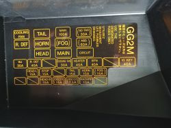 Mazda 626 2001 rok, 1.8 benzyna kombi - gniazdo zapalniczki.