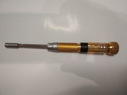 Porównanie zestawów wkrętaków na małe bity.