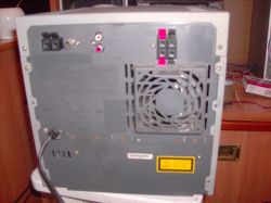 aiwa cx-g5 - brak wiatraka na tyle obudowy.Czy wiatrak to tylko opcjonalne rozwi