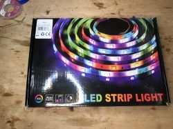 LED RGB Strip Set LXU405 Packaging Packaging of the LED RGB Strip Set LXU405.